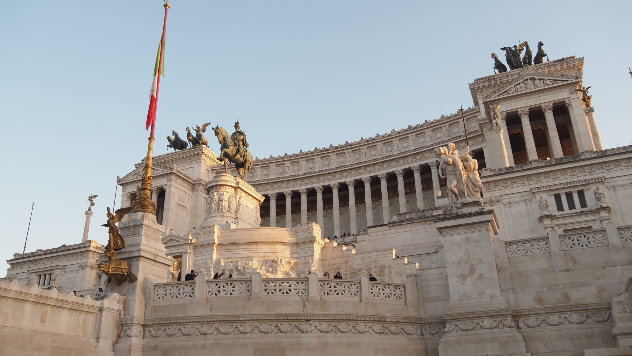 HOW TO EXPAT IN ITALY THE BEST WAY POSSIBLE ?